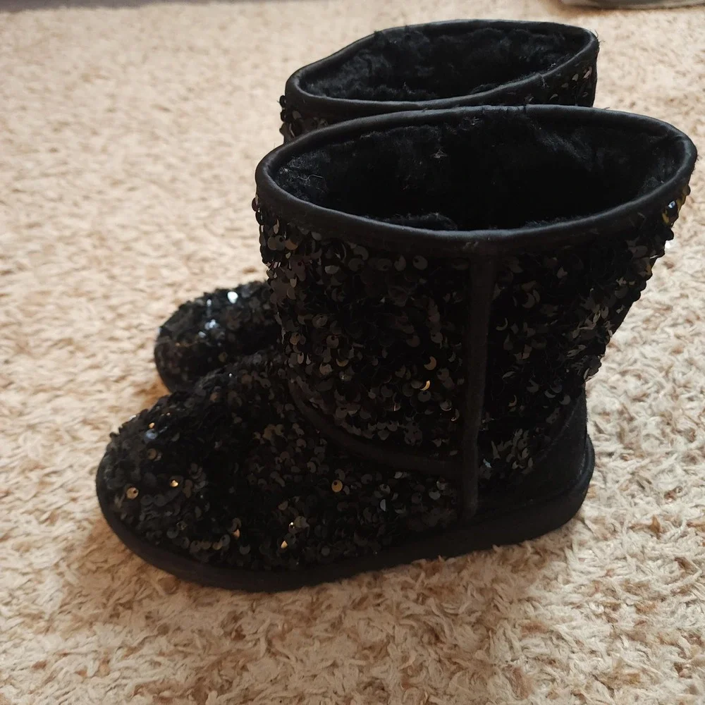 UGG Classic Short Sequin Boots Kids Black Sparkly Mid Calf Pull On Boots